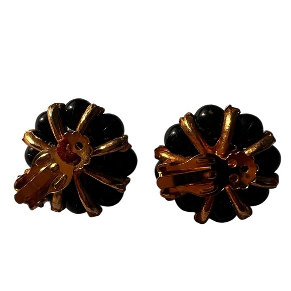 Vintage 50'S RICHELIEU Black Glass flower Clip back Earrings Beautiful - Picture 2 of 4
